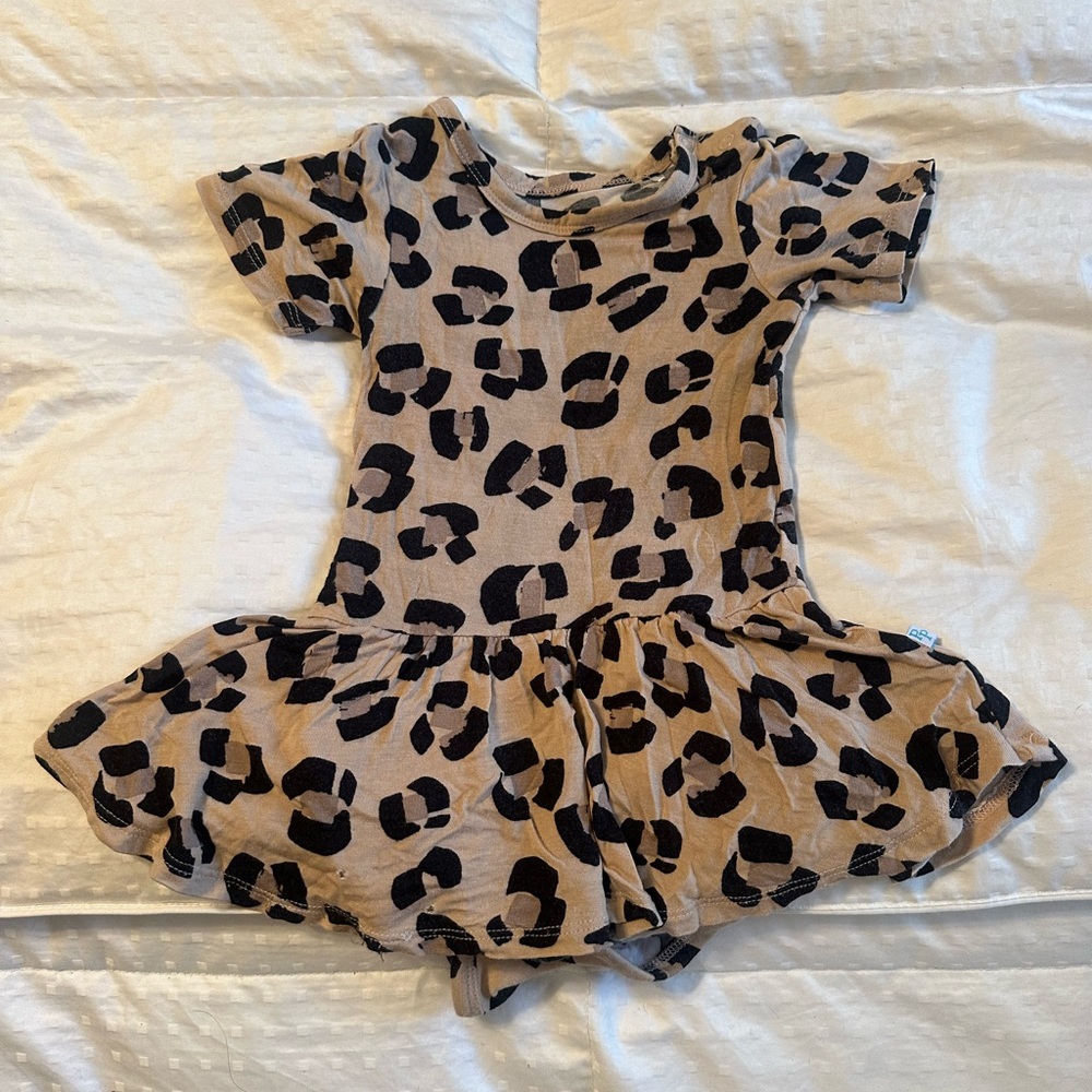 Posh Peanut short sleeve twirl bodysuit dress. 12-18mo EUC.  Snaps at shoulder.